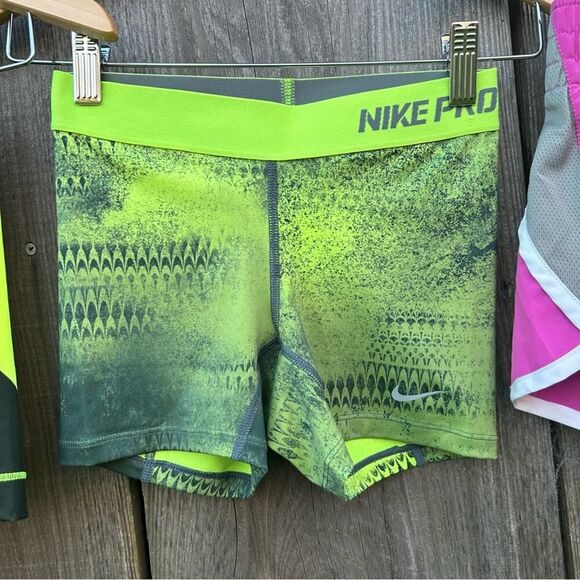 NIKE PRO Shorts Womens Sz Small Compression Training 3.0"  Neon NWOT Spandex - Picture 4 of 15